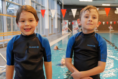 Paul und Rafael, WSV Wiehl, fühlen sich wohl in den neuen Neoprenanzügen. (Foto: OBK)