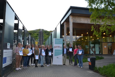 Teilnehmerinnen und Teilnehmer der Workshop-Reihe „Make! Code! Read!“ (Foto: OBK)