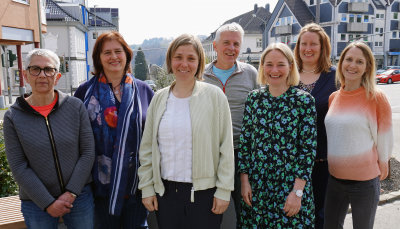 Das Team des Schulpsychologischen Dienstes des Oberbergischen Kreis: (v.l.) Claudia Parussel, Marianne Haupt, Dr. Katja Schwartz, Bernd Christ, Lea Büter, Kirsten Ritterswürden, Lena Moerders (und Patricia Aengenvoort). (Foto: OBK) 