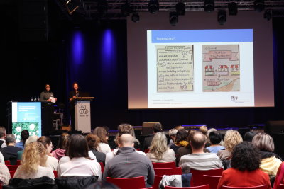 Heike Haude und Nadine Klees moderierten durch das Programm. (Foto: OBK)