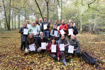 Zertifikatsübergabe nach erfolgreich abgeschlossener berufsbegleitender Ausbildung zur/zum Natur-Erzieherin/Natur-Erzieher. (Foto: OBK)