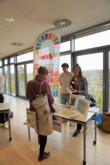 BAK stellt Angebote auf der Infoveranstaltung für Schulleitungen vor (Foto: OBK)