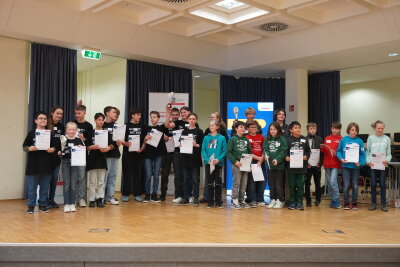 Siegerehrung mit allen teilnehmenden Schülerinnen und Schülern am Lokalwettbewerb (Foto: OBK)